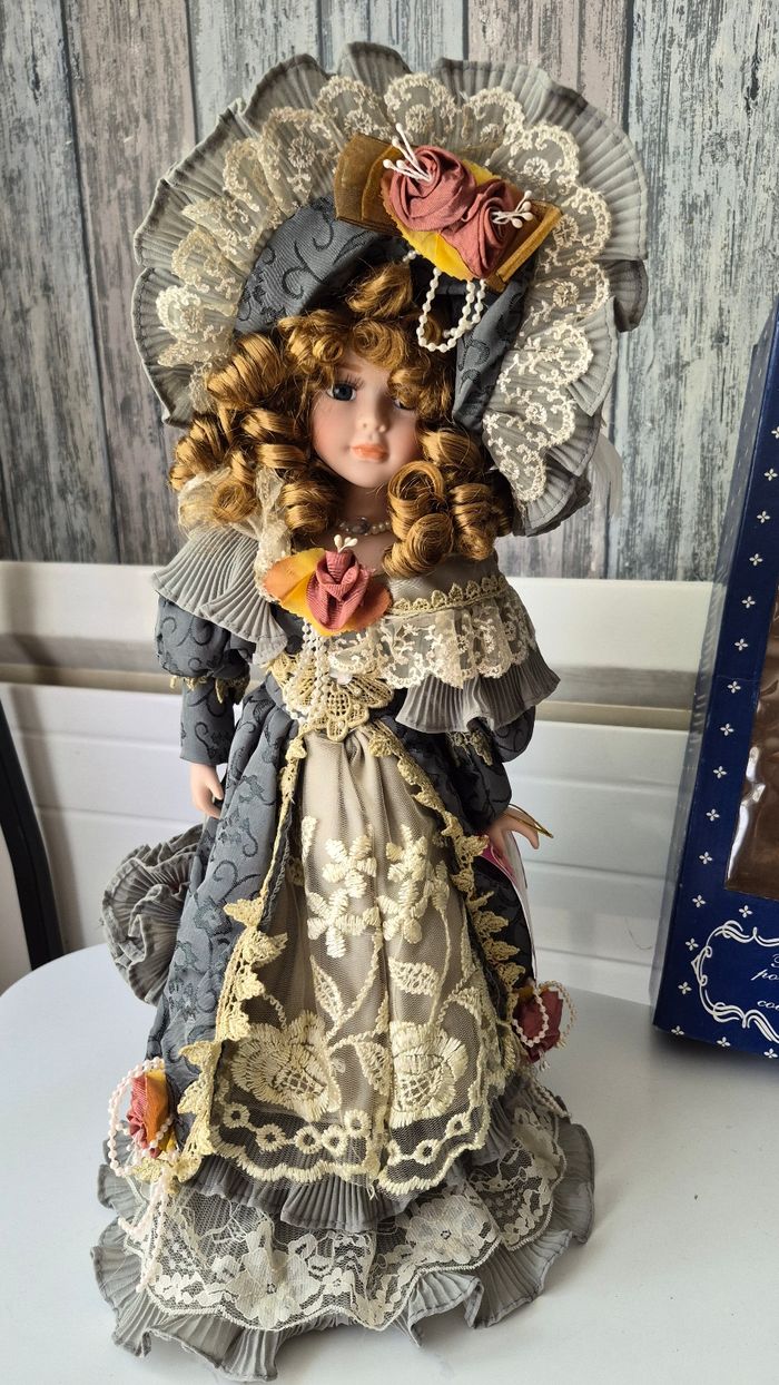 ✨ Poupée en porcelaine de collection – “Marquise Annie” - photo numéro 9