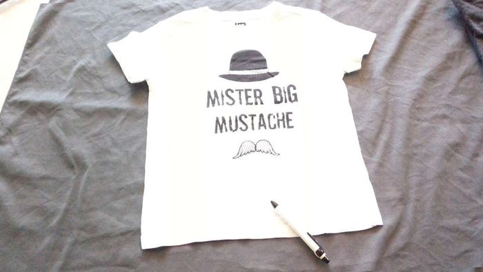 Tee shirt blanc avec dessin T8A