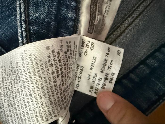 Short bleu en très bon état taille 38 Levi ´s - photo numéro 4