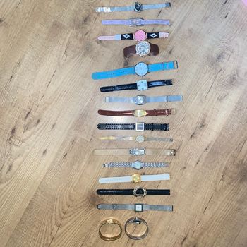 Lot de 18 montres (il faut changer les piles)