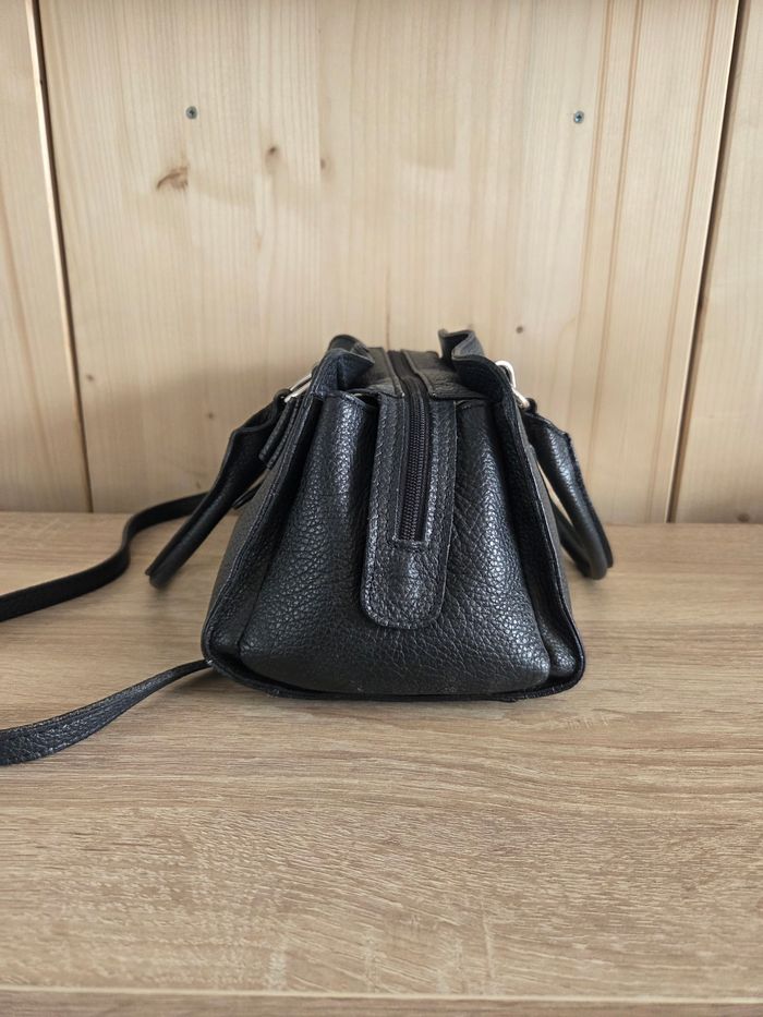 Sac à main en cuir avec un petit nœud et bandoulière - photo numéro 3