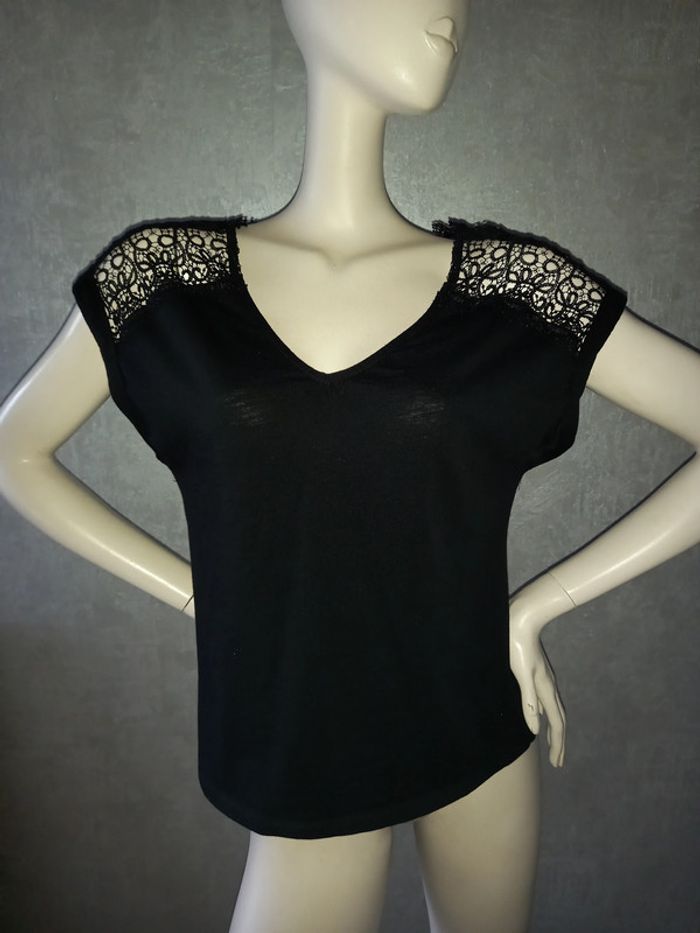 tee shirt noir dentelle col V promod taille 40