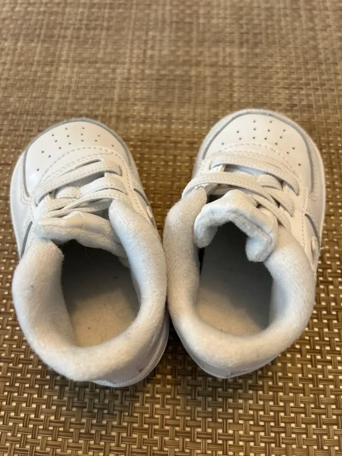 Basket bébé Nike taille 19,5 - photo numéro 4