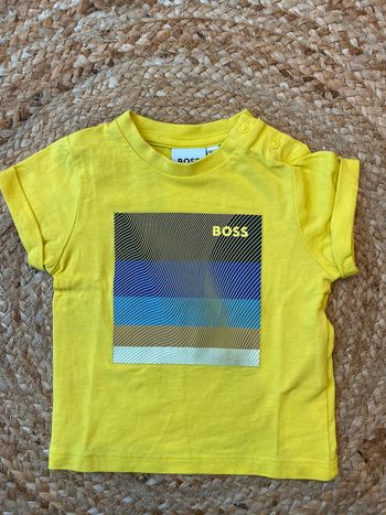 T-shirt boss 6 mois