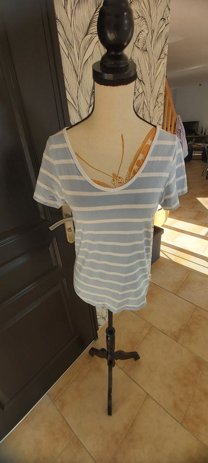 Tee-shirt col V