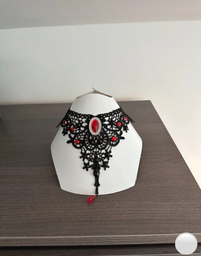 Collier vintage gothique ras du cou noir et rouge
