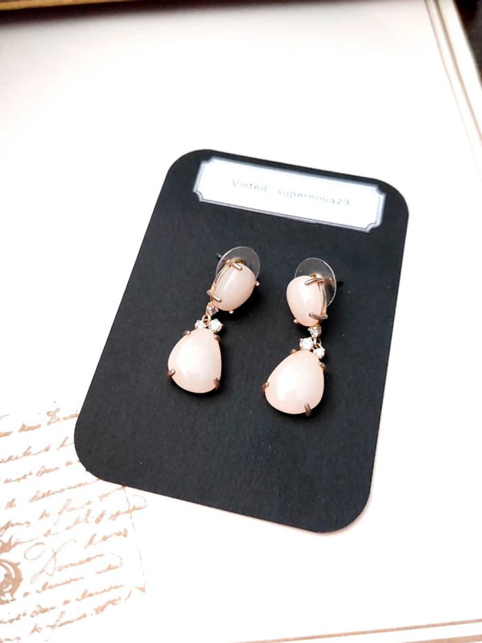 Magnifique paire de boucles d'oreilles crème - photo numéro 5
