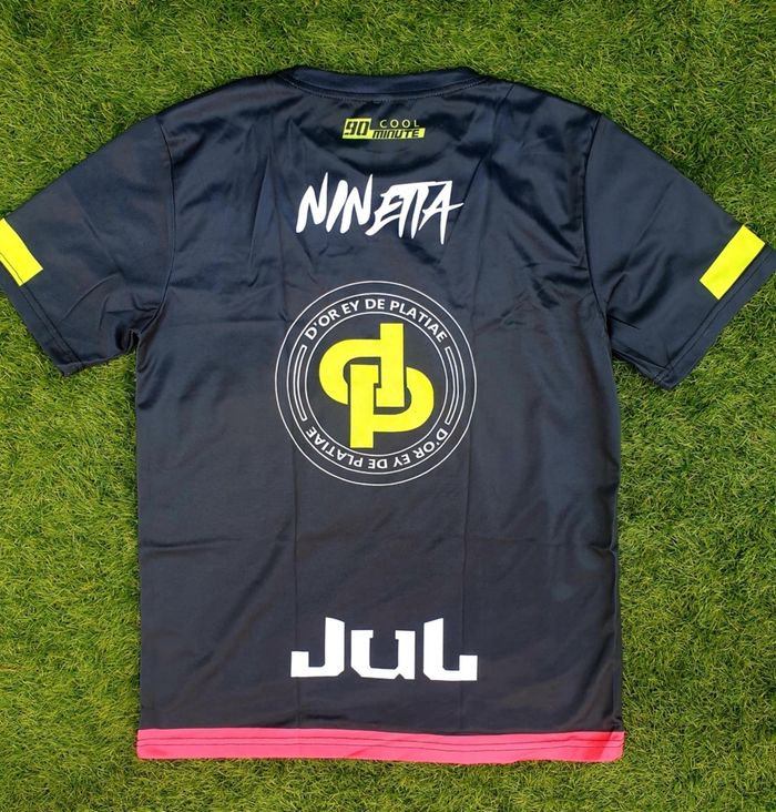 Maillot foot t-shirt  collector supporter JUL d'Or et de Platine Ninetta neuf jamais porté taille 10  ans 140cm. - photo numéro 2