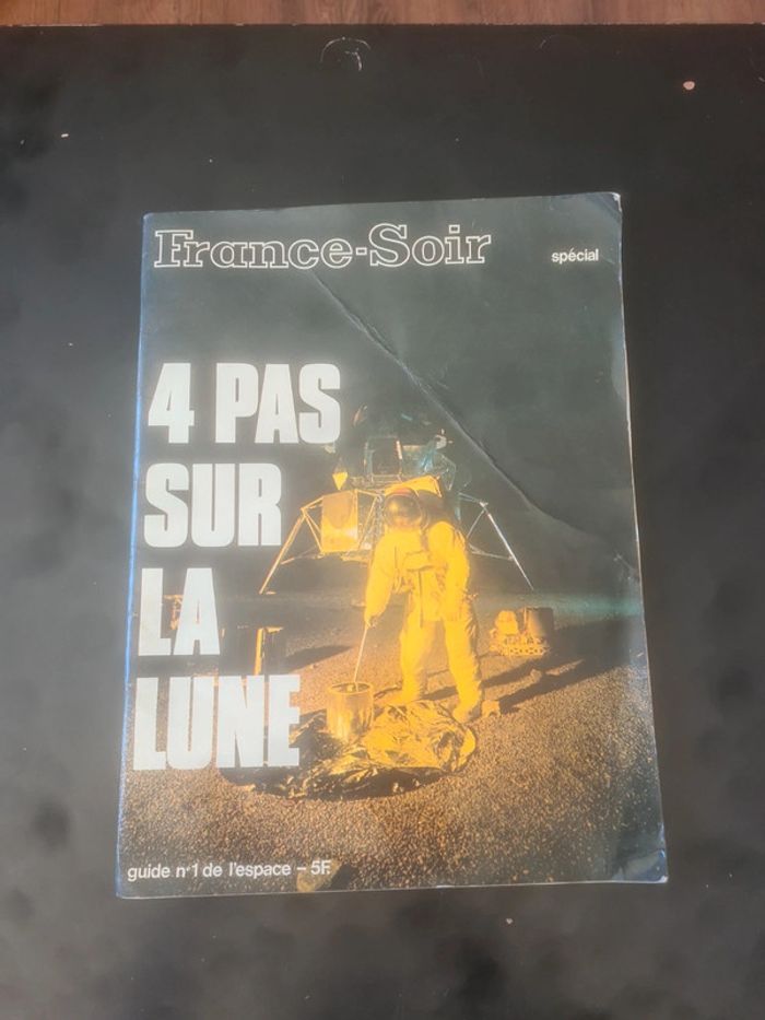 France-soir spécial 4 pas sur la lune 1969