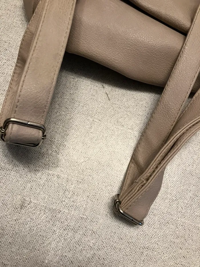Sac à dos Atmosphere beige en simili cuir – tendance et fonctionnel - photo numéro 5