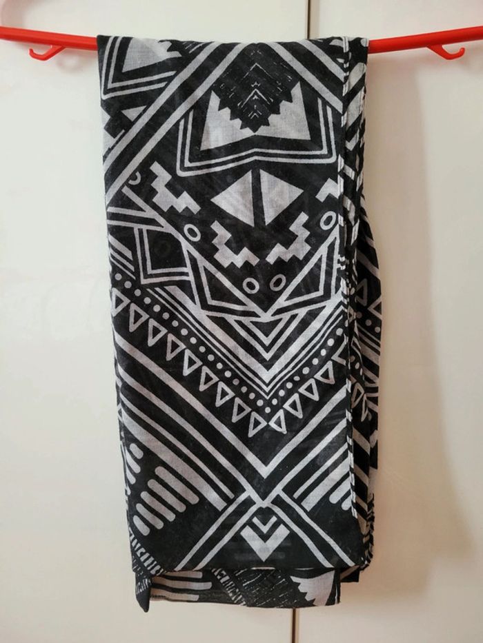 Écharpe foulard noir blanc monochrome motifs géométriques psychédéliques originale - photo numéro 4