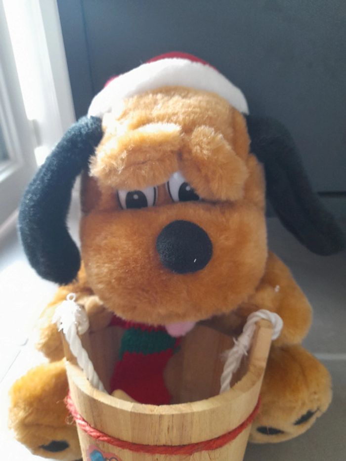 Peluche chien Noël avec seau - photo numéro 2