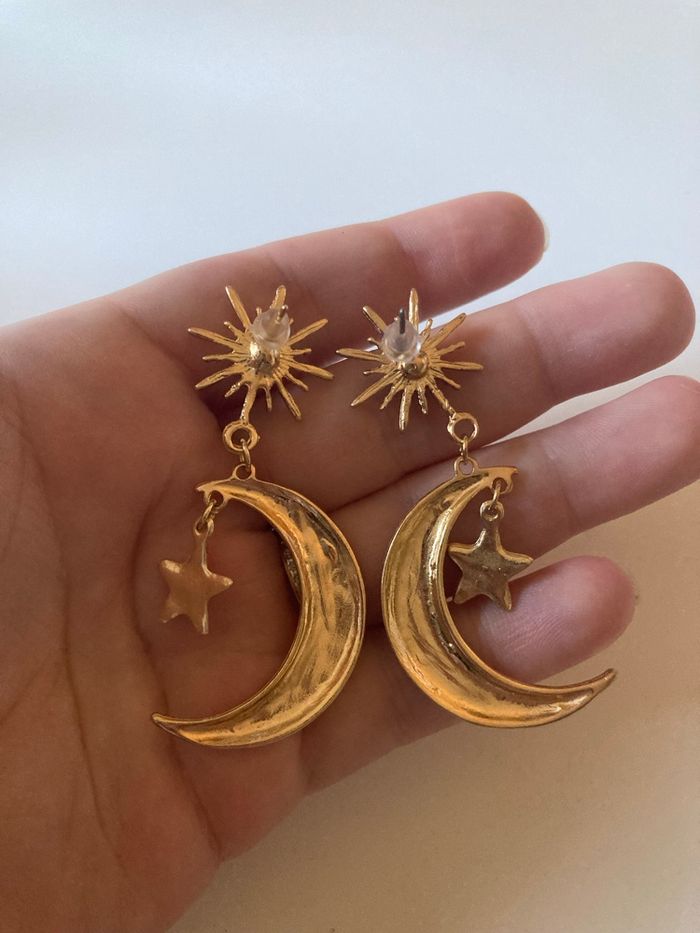 Boucles d’oreilles pendantes NEUVES pour femme forme de lune couleur doré - photo numéro 6