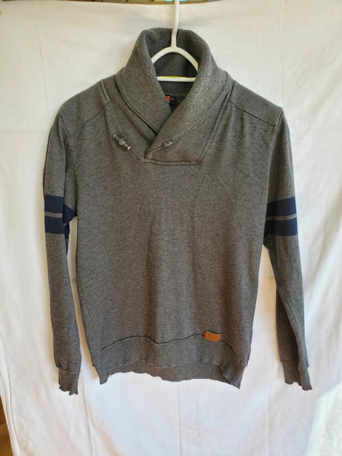 Pull col montant
