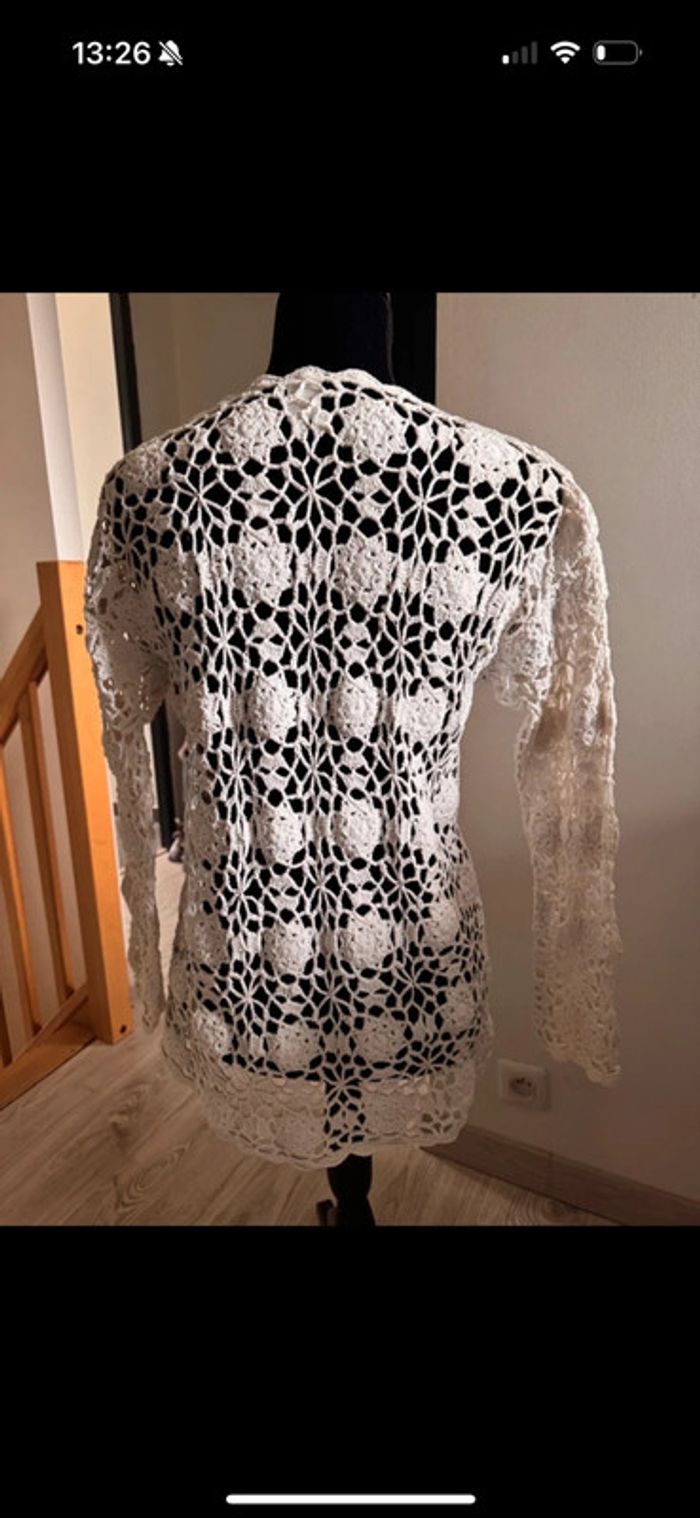 Très joli haut à trou - photo numéro 4