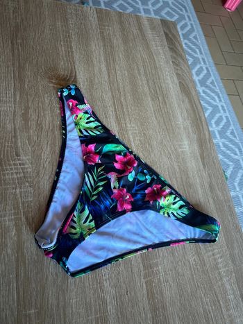 Bas de maillot de bain fleuri