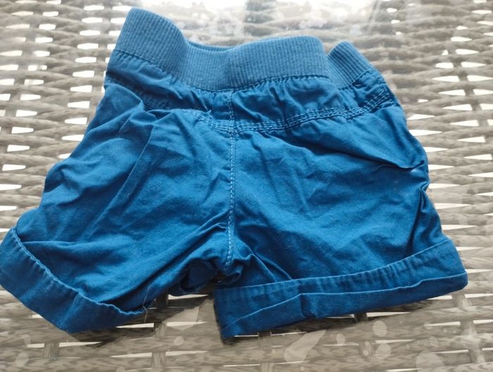 Short bleu