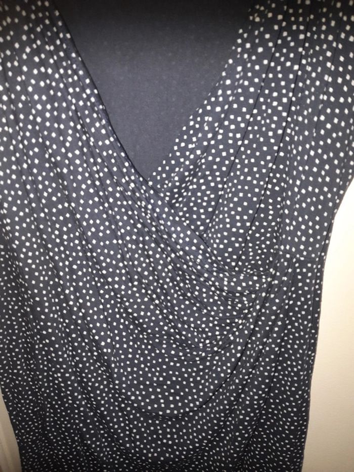 Robe marine décolletée cache cœur - photo numéro 2
