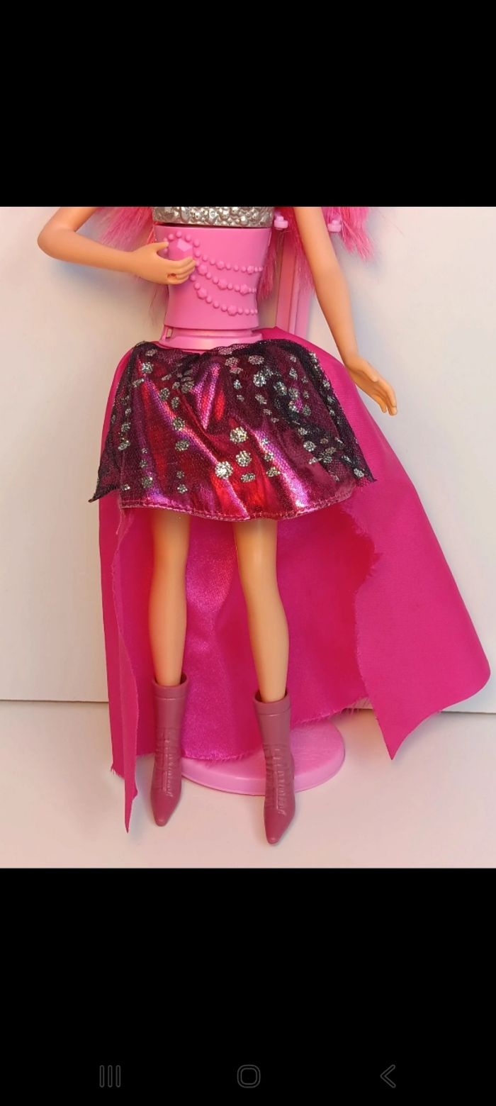 Poupée mattel barbie Rock N' Royals rose  fonctionne a piles 
Barbie chante fonctionne - photo numéro 3