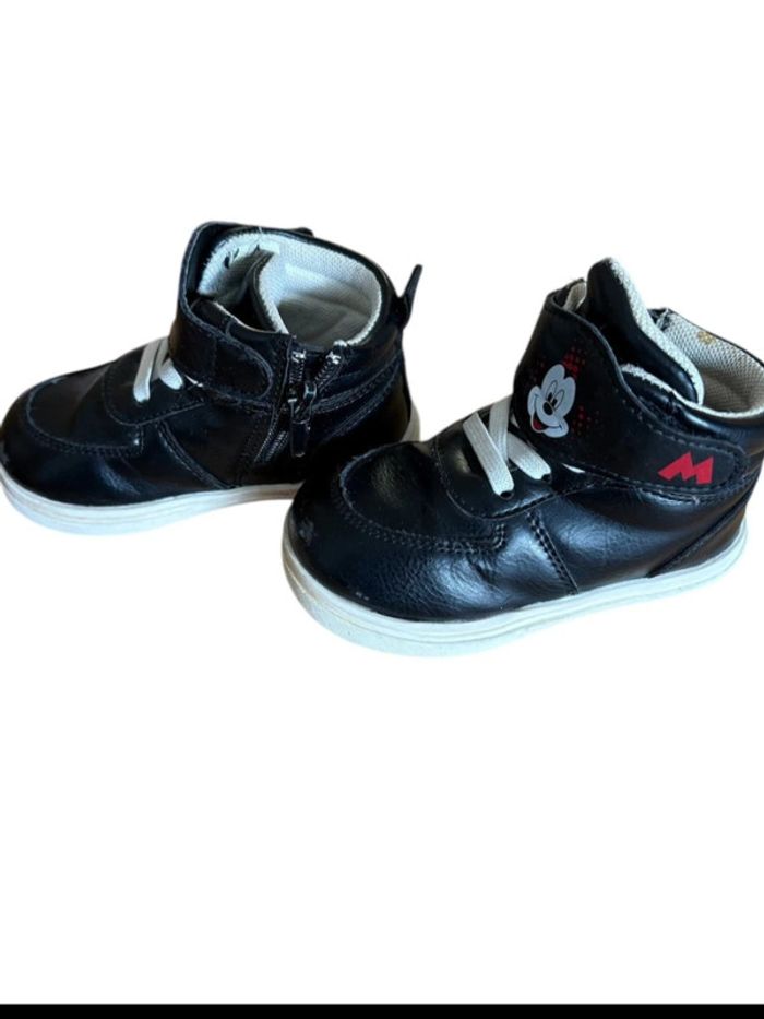 Chaussure Mickey taille 22 - photo numéro 2