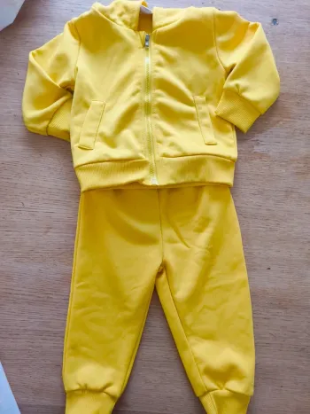 Ensemble fille 9 12 mois excellent état jaune