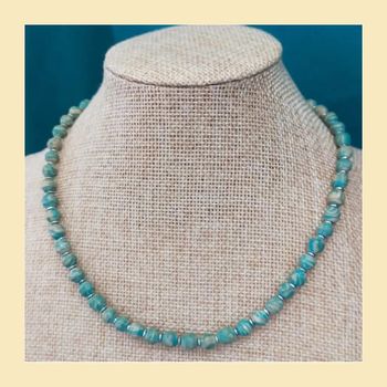 Collier vintage court – Perles bleu-vert tachetées de beige & perles argentées