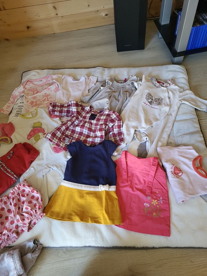 Gros lot vêtements bébé 6 mois - photo numéro 2