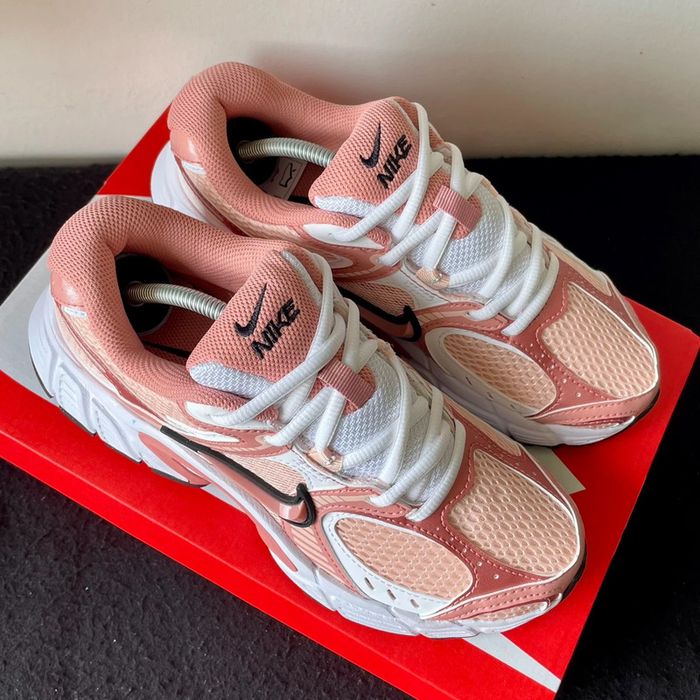 V5 RNR Corail - Nike - Washed Coral - Taille 39 - Neuf avec boîte - photo numéro 3