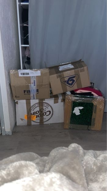 4 carton de vêtement à vendre
