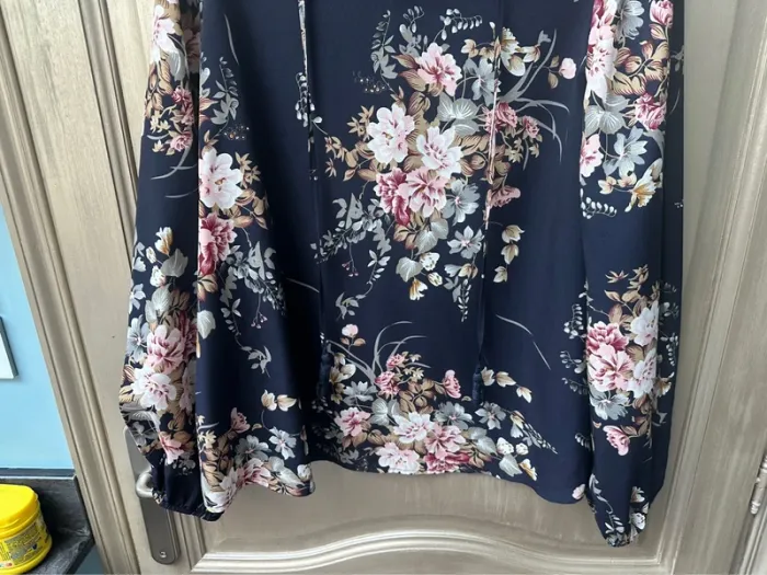 Blouse bleu marine fleuri Shein 44 fluide et légère - photo numéro 6