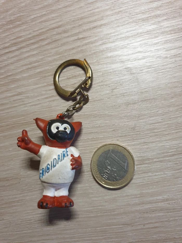 Magnifique porte clefs frigidaire vintage années 60 70