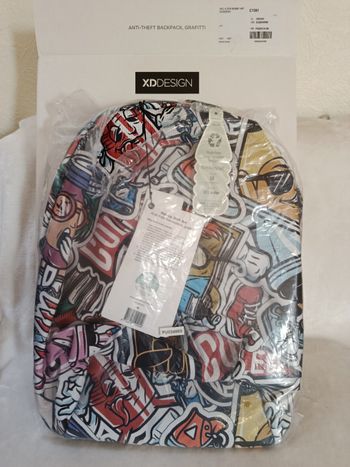 Cadeau doublon : A saisir, Sac a dos " design graffiti" ( bien lire merci)