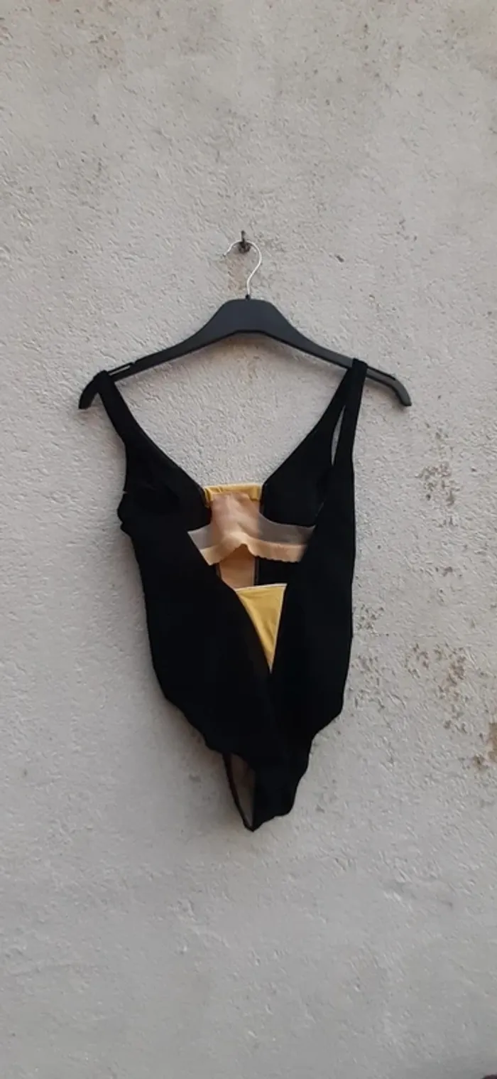 Maillot de bain 1 pièce taille 38 noir et jaune - photo numéro 3