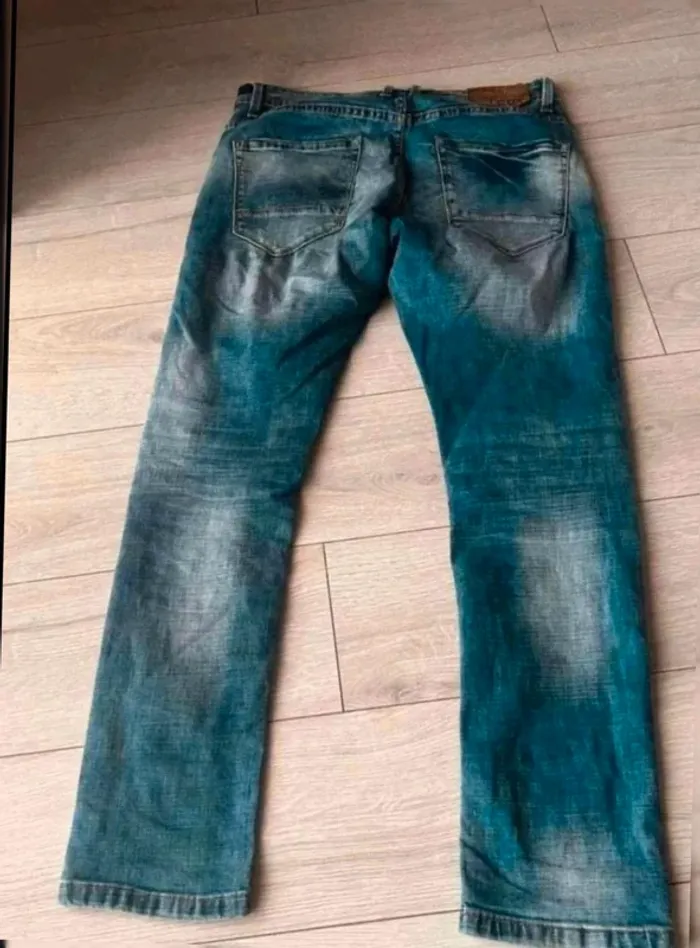 Jeans  fashion  taille 34 en  très  état  pour  homme  qui  dû du  38/40 - photo numéro 2