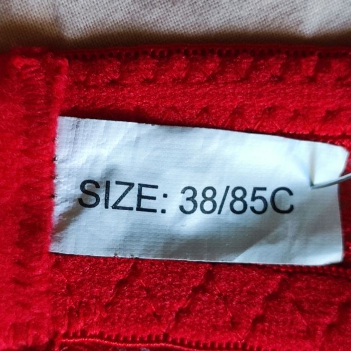 Soutien Gorge Rouge 85C (sans les bretelles). - photo numéro 7