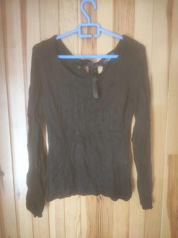 Très beau pull neuf avec noeud derrière taille 2