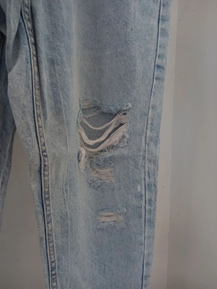 Jeans troué - photo numéro 5