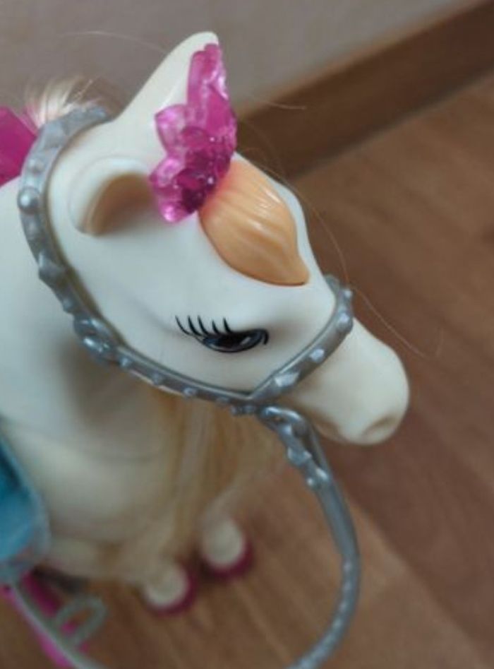 Poupée Barbie et son cheval - photo numéro 3