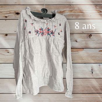 Jolie haut avec broderies