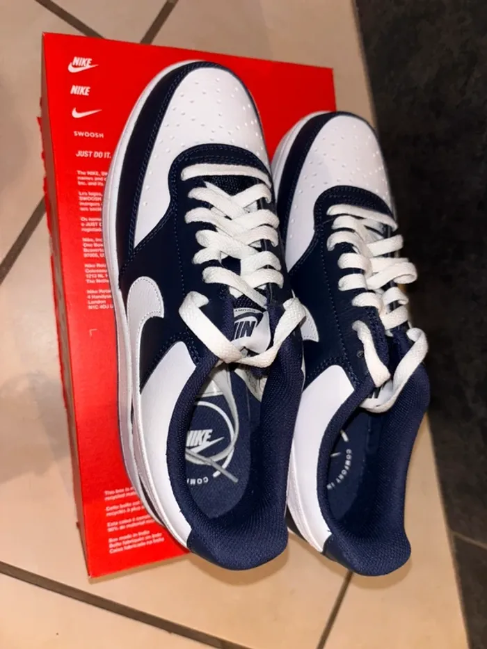 Baskets Nike P.42,5 Neuves - photo numéro 4