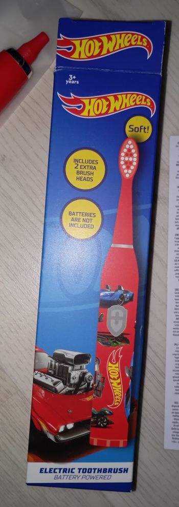 Brosse à dents électrique Hot Wheels 
NEUVE