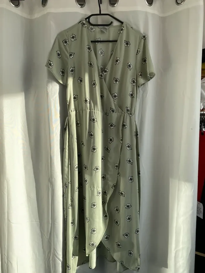 Robe portefeuille verte à fleurs – taille M - photo numéro 2