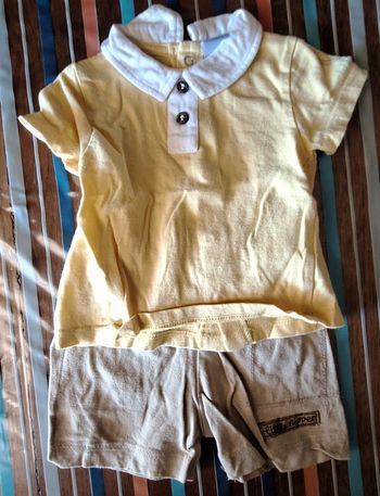 Tshirt jaune et short beige