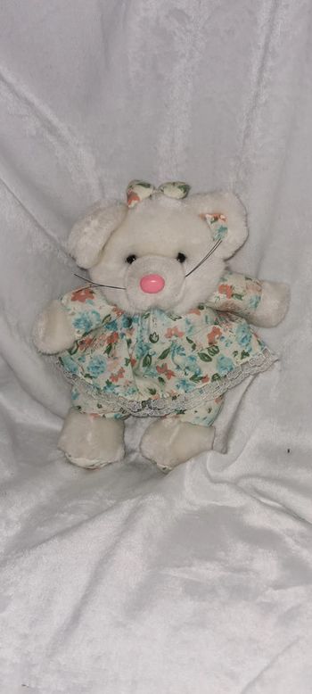 Peluche petite souris en robe