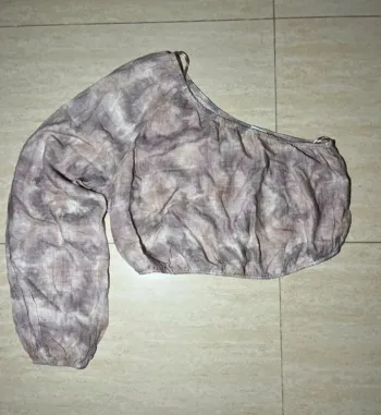 Blusa con hombro descubierto de Pull & Bear