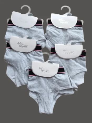 Lot 5 shortys Galeries Lafayette 8 ans valeur 34.95 €