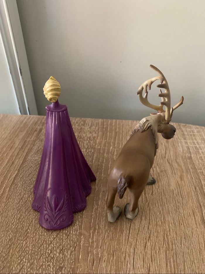 Figurines Elsa et Sven la reine des neiges - photo numéro 2