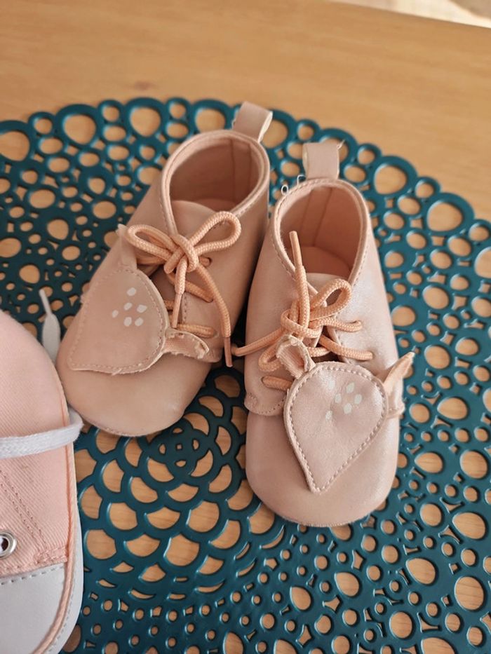 3 paires de chaussures souples 9 à 12 mois - photo numéro 3