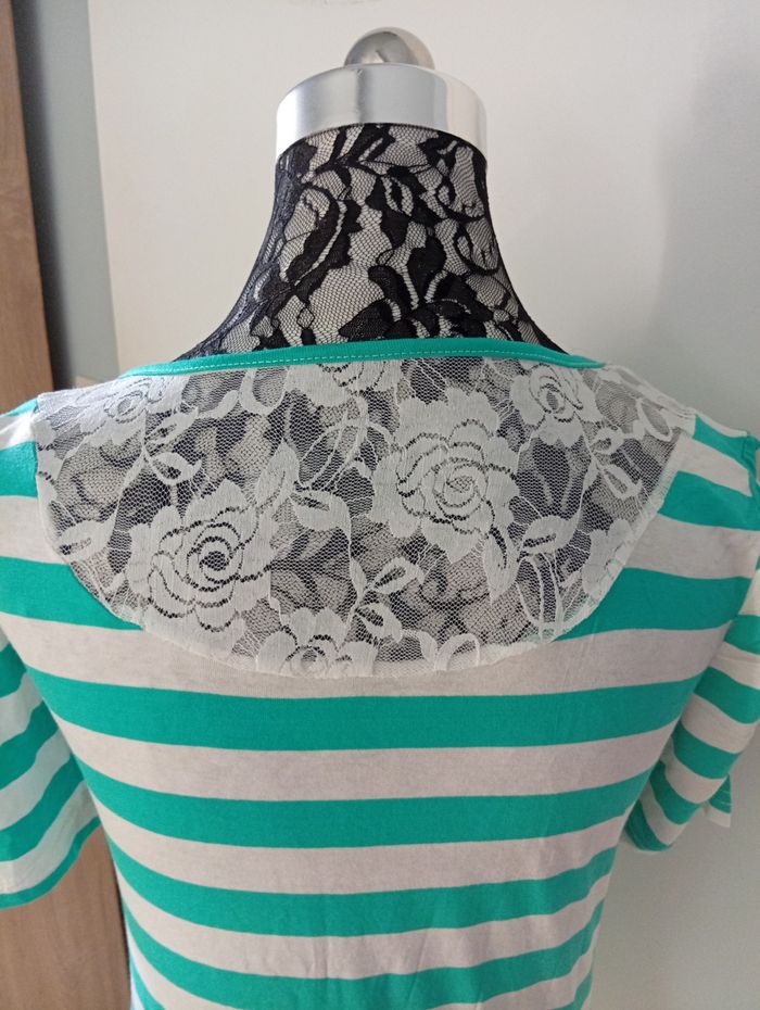Joli tee-shirt avec p'tite dentelle à l' arrière - photo numéro 6