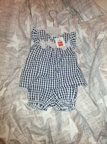 Cadriage noir blanc gris carré 3mois